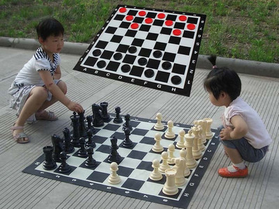 Комплект шахматных фигур с виниловым полем 90х90 см + шашки